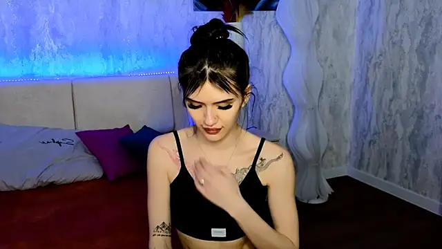 Holly Beck online show from May 27, 1:57 am