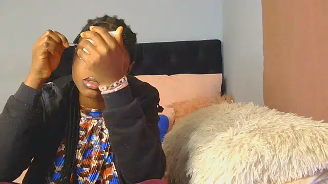 julianaa19 online show from June 2, 5:53 am