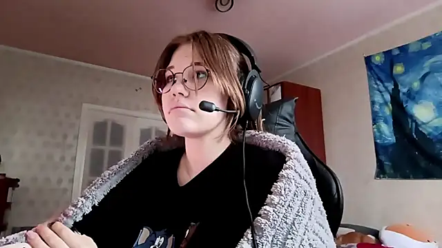 MandieBusby online show from April 21, 3:17 pm