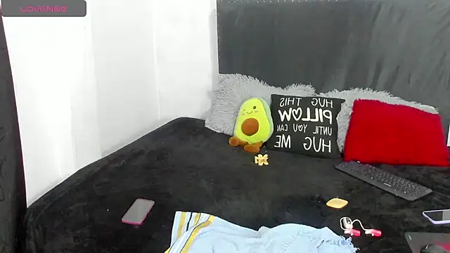 Snapshot of camila_valenciia_ chatting on July 8, 12:26 am camila valenciia online show from July 8, 12:26 am
