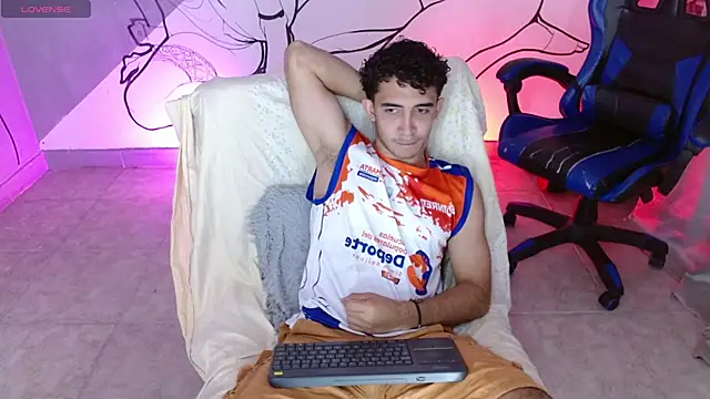 Snapshot of caius_bigcock1 chatting on May 24, 2:00 pm caius bigcock1 online show from May 24, 2:00 pm