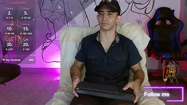 Snapshot of caius_bigcock1 chatting on June 4, 12:44 pm caius bigcock1 online show from June 4, 12:44 pm