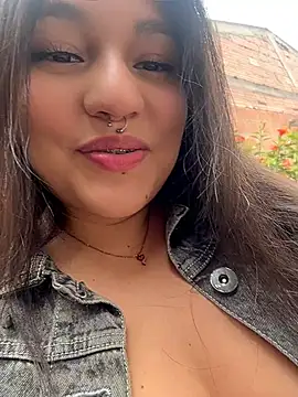 Snapshot of emily_gv1 chatting on May 27, 2:47 pm emily gv1 online show from May 27, 2:47 pm