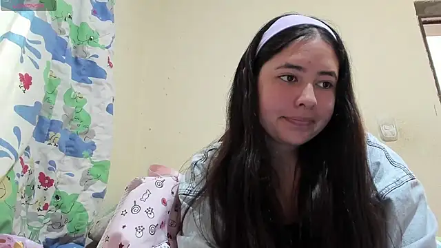 Snapshot of Cor4line chatting on May 19, 6:58 pm Cor4line online show from May 19, 6:58 pm
