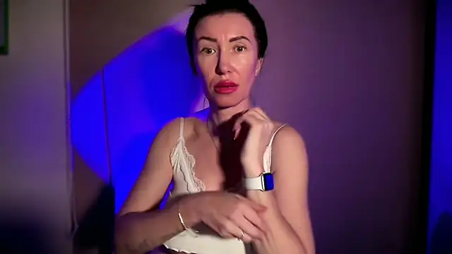 Snapshot of Goddess_Tati chatting on May 25, 8:59 pm Goddess Tati online show from May 25, 8:59 pm