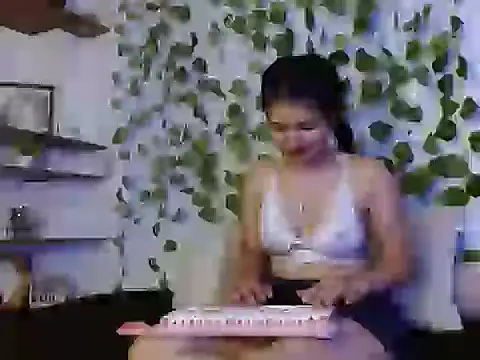 Snapshot of Jennal-Guerrero chatting on May 15, 10:50 pm Jennal-Guerrero online show from May 15, 10:50 pm
