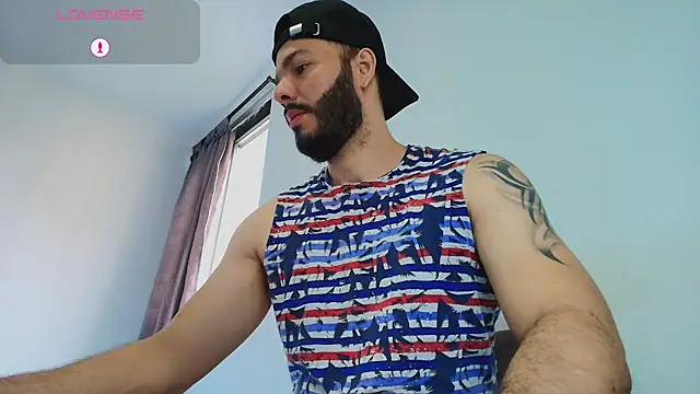 Snapshot of tommel_bailey chatting on May 17, 12:45 pm tommel bailey online show from May 17, 12:45 pm