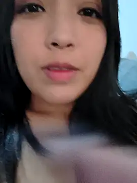 Snapshot of Thanilopera chatting on May 6, 7:41 pm Thanilopera online show from May 6, 7:41 pm