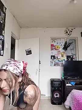 Snapshot of evafuckasd chatting on June 12, 6:07 pm evafuckasd online show from June 12, 6:07 pm
