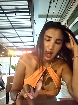 Snapshot of Bonnie-Thai chatting on April 29, 5:30 pm Bonnie-Thai online show from April 29, 5:30 pm