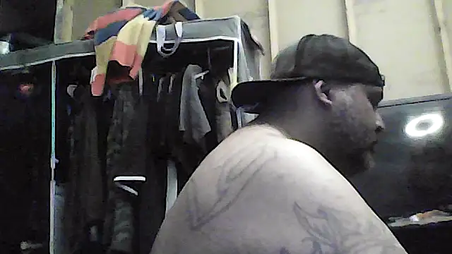 Snapshot of joeyslicks chatting on April 27, 2:42 am joeyslicks online show from April 27, 2:42 am