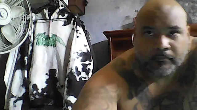 Snapshot of joeyslicks chatting on May 2, 4:12 pm joeyslicks online show from May 2, 4:12 pm