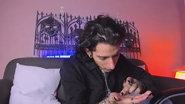 Vergil Noir  online show from May 27, 5:04 am