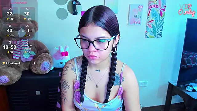 Snapshot of angelina_77 chatting on June 4, 2:12 pm angelina 77 online show from June 4, 2:12 pm