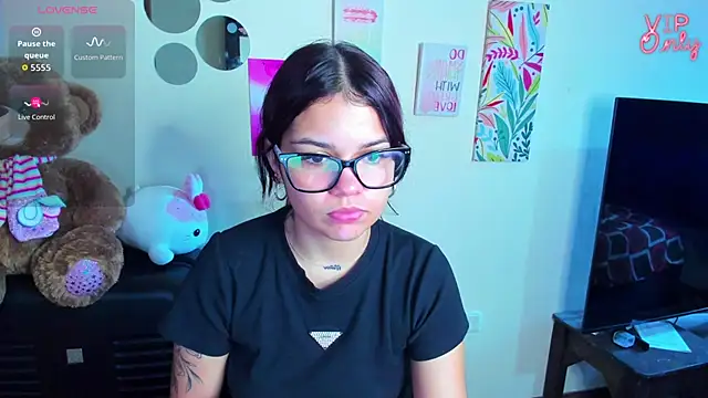 Snapshot of angelina_77 chatting on June 22, 1:19 pm angelina 77 online show from June 22, 1:19 pm
