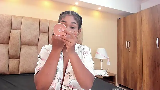 Snapshot of AlissonJamess chatting on April 24, 12:18 pm AlissonJamess online show from April 24, 12:18 pm