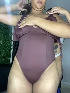 Snapshot of ValentinaLux_Oficiall chatting on June 3, 6:35 pm ValentinaLux Oficiall online show from June 3, 6:35 pm