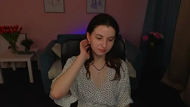 Snapshot of BelovedAlice chatting on April 29, 6:28 am BelovedAlice online show from April 29, 6:28 am