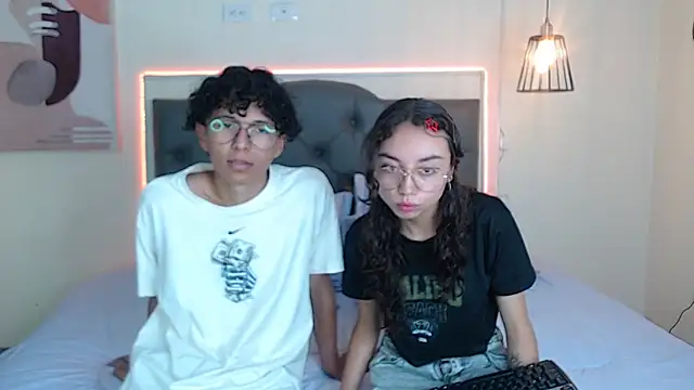 Snapshot of Lubli_thodez chatting on April 27, 1:42 pm Lubli thodez online show from April 27, 1:42 pm