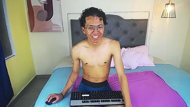 Snapshot of Lubli_thodez chatting on May 11, 1:50 pm Lubli thodez online show from May 11, 1:50 pm
