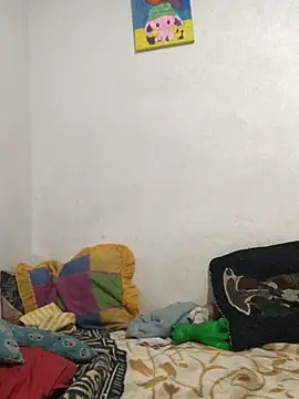 Snapshot of EliVanegas chatting on July 1, 6:59 am EliVanegas online show from July 1, 6:59 am