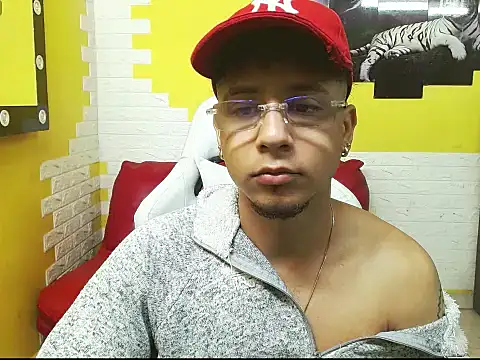 Snapshot of jbarto_ chatting on June 5, 6:52 am jbarto online show from June 5, 6:52 am