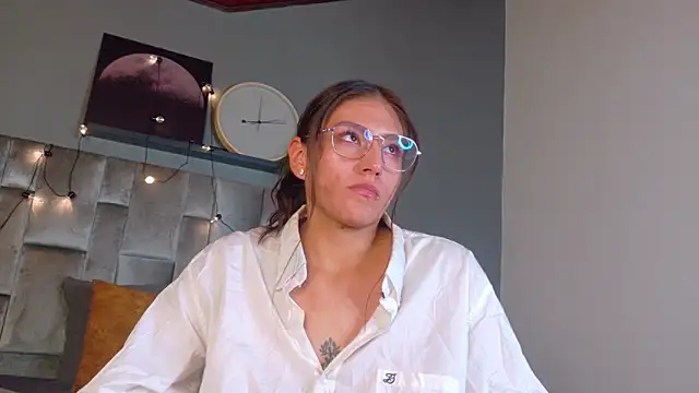 Snapshot of LiaaMoretti__ chatting on May 16, 10:36 am LiaaMoretti online show from May 16, 10:36 am