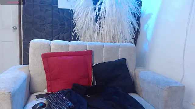 Snapshot of soofia_1609 chatting on June 3, 8:58 pm soofia 1609 online show from June 3, 8:58 pm