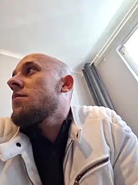 Snapshot of Fury22_ chatting on May 1, 11:15 am Fury22 online show from May 1, 11:15 am