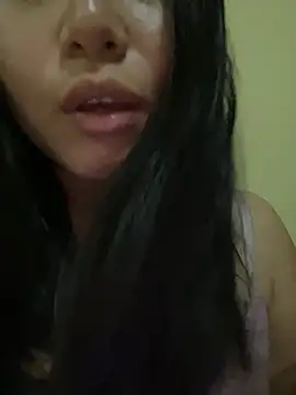 Snapshot of TessaCC chatting on April 22, 4:26 am TessaCC online show from April 22, 4:26 am
