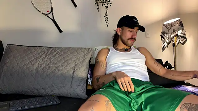 Snapshot of Aaron_wheel chatting on July 19, 11:52 pm Aaron wheel online show from July 19, 11:52 pm