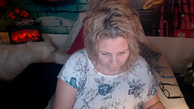 Divineblond online show from March 10, 7:50 pm