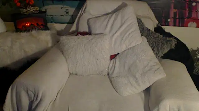 Divineblond online show from March 11, 8:20 pm