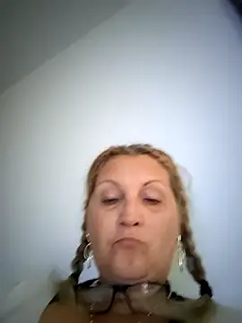 Divineblond online show from October 9, 2:15 pm