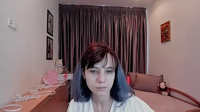Snapshot of MiniLysii chatting on April 25, 5:43 am MiniLysii online show from April 25, 5:43 am