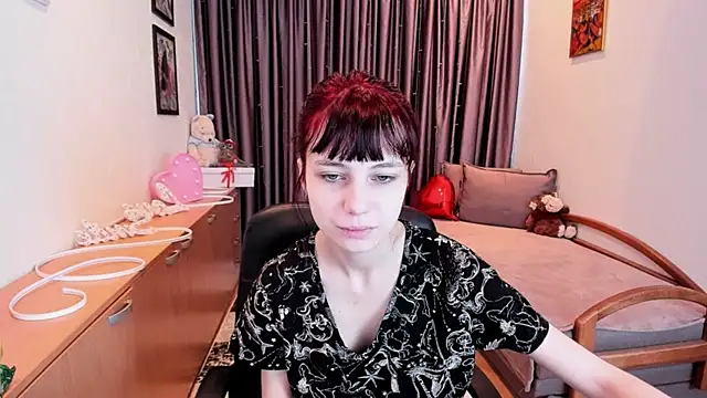 Snapshot of MiniLysii chatting on May 2, 5:34 am MiniLysii online show from May 2, 5:34 am