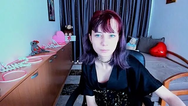 Snapshot of MiniLysii chatting on May 24, 5:45 am MiniLysii online show from May 24, 5:45 am