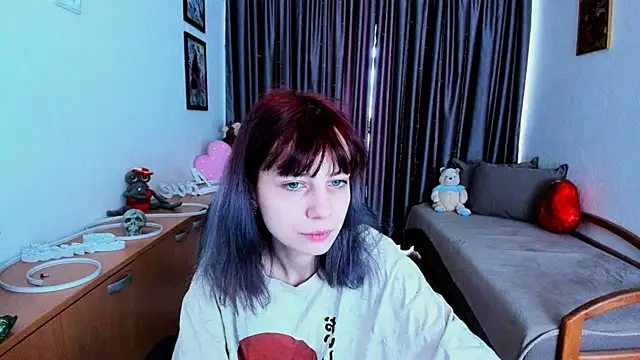 Snapshot of MiniLysii chatting on June 3, 5:43 am MiniLysii online show from June 3, 5:43 am