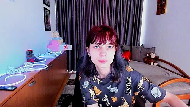 Snapshot of MiniLysii chatting on June 17, 5:43 am MiniLysii online show from June 17, 5:43 am