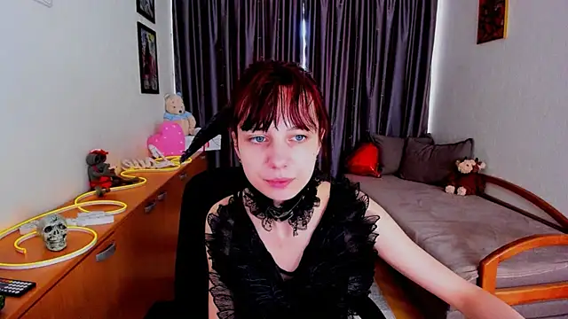 Snapshot of MiniLysii chatting on June 20, 5:43 am MiniLysii online show from June 20, 5:43 am