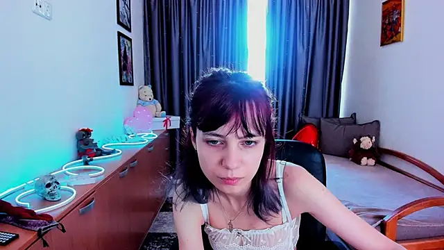 Snapshot of MiniLysii chatting on June 22, 5:48 am MiniLysii online show from June 22, 5:48 am