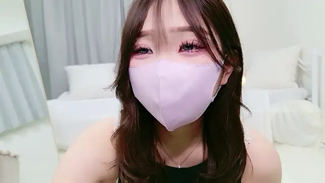 Snapshot of shion_00 chatting on June 13, 10:13 am shion 00 online show from June 13, 10:13 am