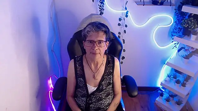 Snapshot of selena_ferreira chatting on June 16, 6:43 pm selena ferreira online show from June 16, 6:43 pm