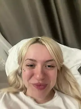 CassieCuteees online show from April 25, 9:23 pm