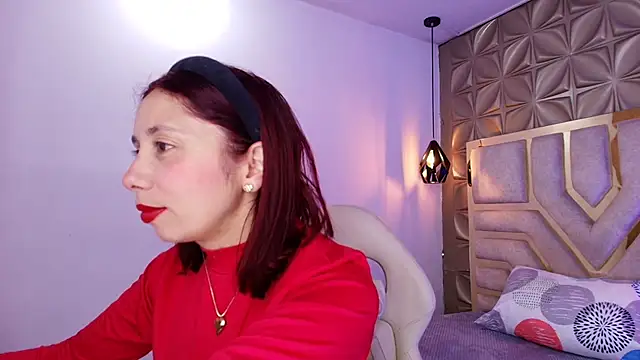 Snapshot of stephaniesun_ chatting on May 20, 12:11 pm stephaniesun online show from May 20, 12:11 pm