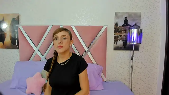 Snapshot of Nicoll_89 chatting on May 21, 12:34 pm Nicoll 89 online show from May 21, 12:34 pm