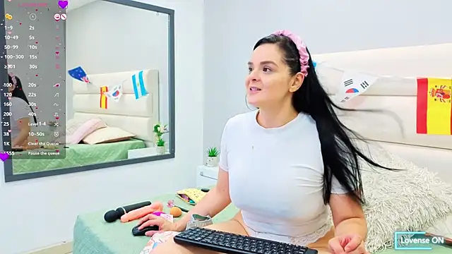 Snapshot of Isabellaa_Reyes chatting on June 22, 12:13 pm Isabellaa Reyes online show from June 22, 12:13 pm