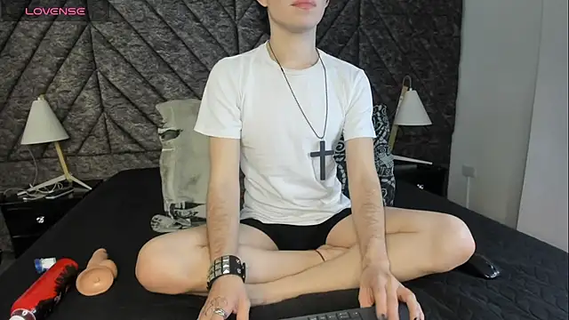 Snapshot of DemonFoxx chatting on June 17, 12:18 pm DemonFoxx online show from June 17, 12:18 pm
