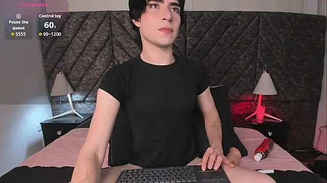 Snapshot of DemonFoxx chatting on July 14, 4:39 am DemonFoxx online show from July 14, 4:39 am