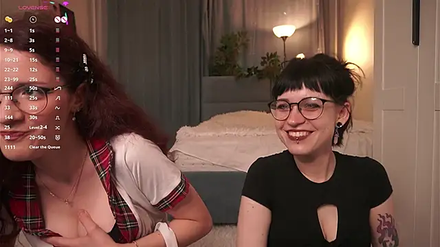 Snapshot of TeaseDealer chatting on June 14, 8:11 pm TeaseDealer online show from June 14, 8:11 pm